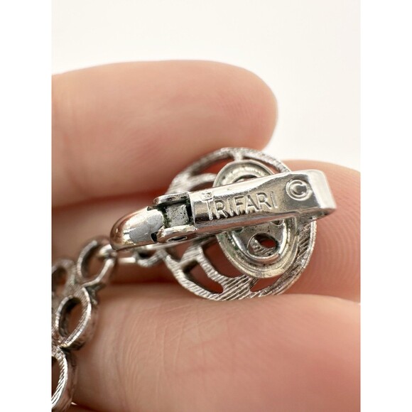 Vintage Silver Crown Trifari Filigree Glass Beaded Clip On Drop Earrings - Picture 8 of 8